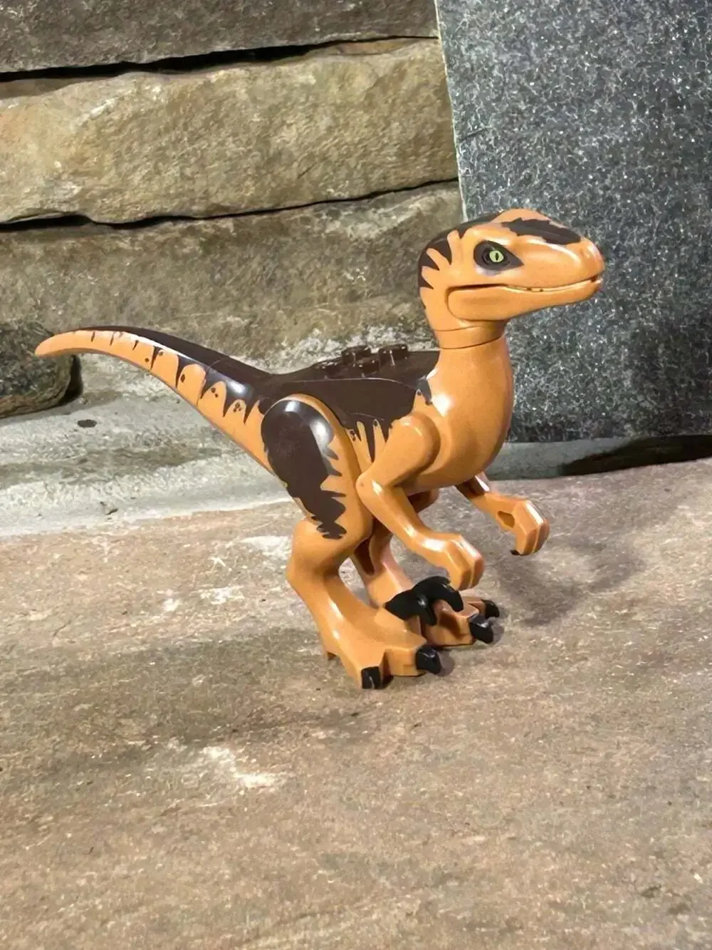Lego Jurassic Park Minifigure Dinosaur Velociraptor Tan Dark Brown 75932! Read !